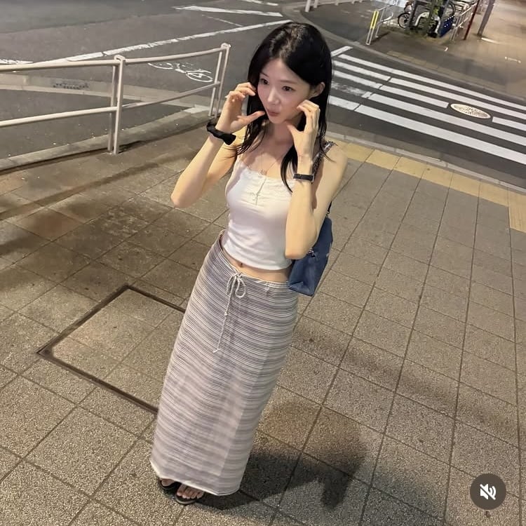 신지연, 일본서 뼈말라 몸매 자랑…얇은 팔다리에 부러질듯