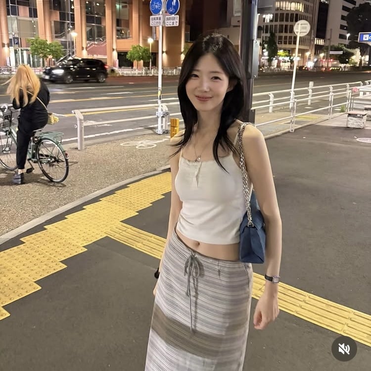 신지연, 일본서 뼈말라 몸매 자랑…얇은 팔다리에 부러질듯