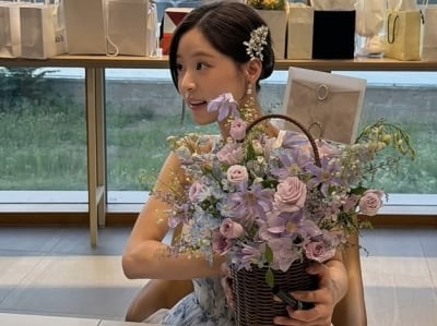 아일릿 원희는 안 왔나?…사촌언니, 피아니스트다운 고운 자태