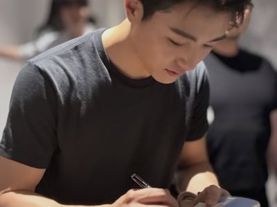 이종혁 아들, 이제 데뷔했는데…사인 받으려는 팬들이 어마어마
