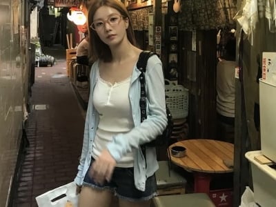 권은비, 다이어트 심하게 했나…일본서 뼈말라+젓가락 몸매