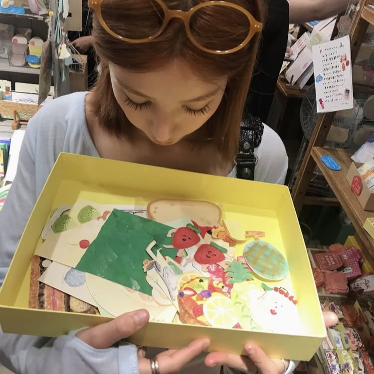 권은비, 다이어트 심하게 했나…일본서 뼈말라+젓가락 몸매
