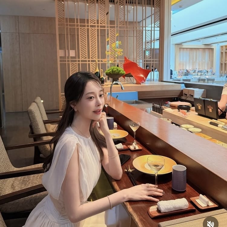 ‘4년전 이혼’ 아옳이, 새남친 생겼다…5성급 호텔서 데이트