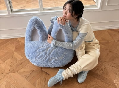 있지 류진, 몸보다 큰 쿠션 안고…애착 고양이 인증