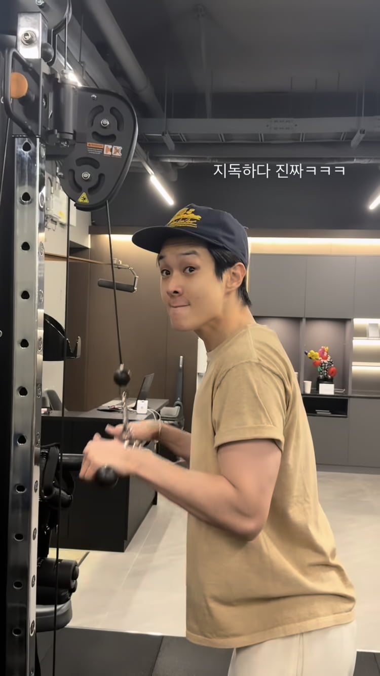 최우식 표정이 왜그래…BTS 뷔도 질렸다