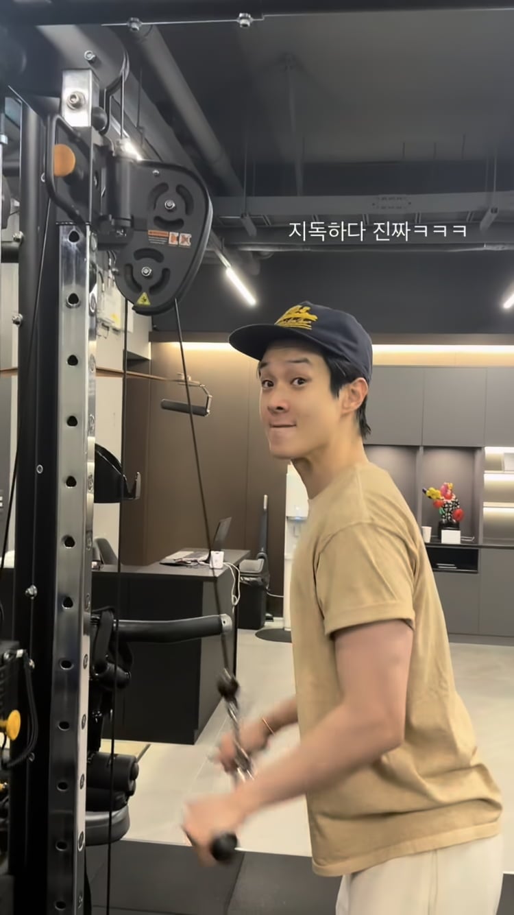 최우식 표정이 왜그래…BTS 뷔도 질렸다