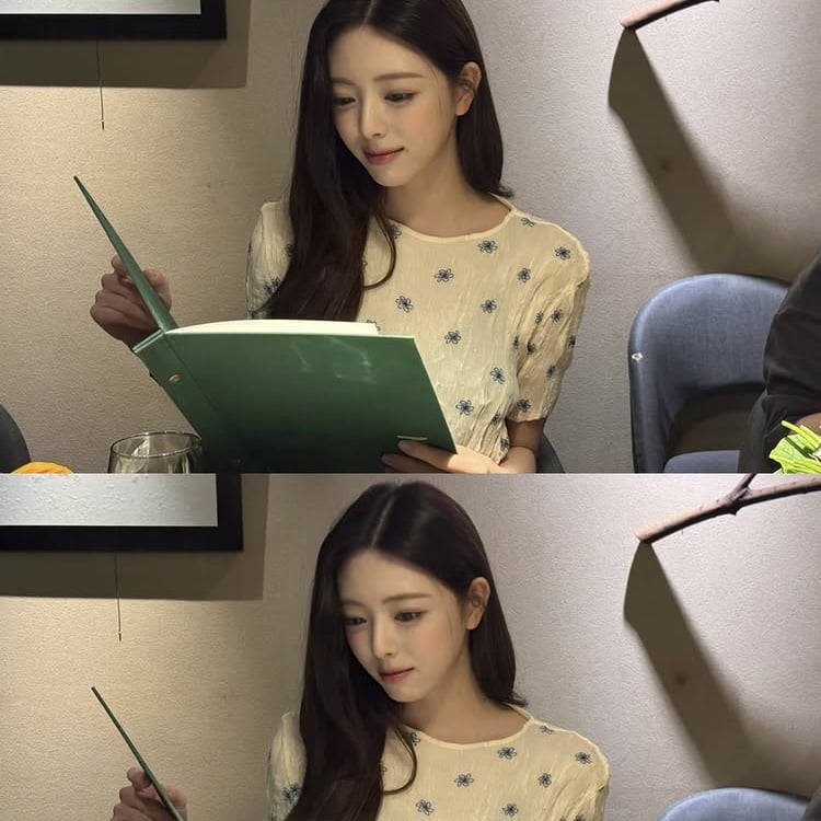 있지 유나, 책 아니고 메뉴판이에요…식당서 공부하는줄 알았네