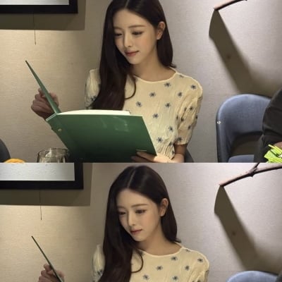 있지 유나, 책 아니고 메뉴판이에요…식당서 공부하는줄 알았네