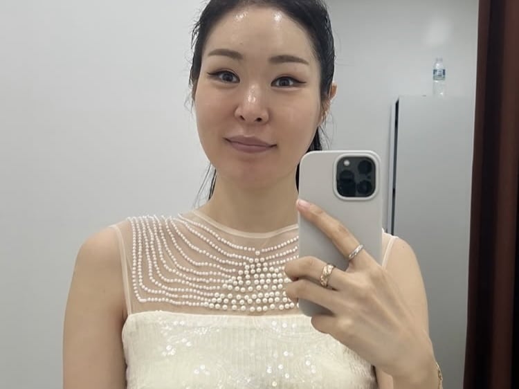 미자, 살이 좀 올랐나…볼살은 통통한데 드레스는 잘 들어가네