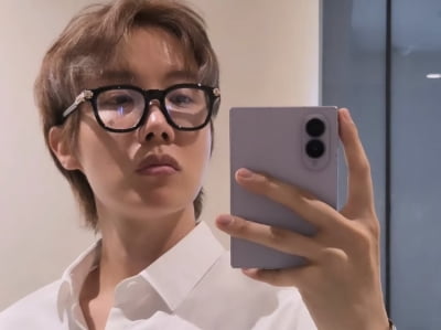 BTS 제이홉, 서울대 공대생 느낌나네…안경으로 지적미 추가