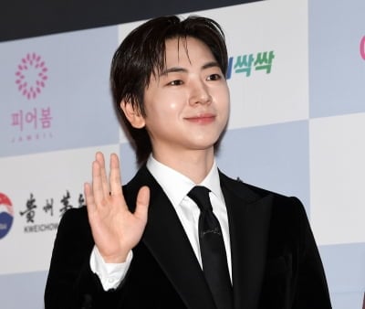 [단독] 전현무, 드라마 주인공 물망 올랐다…감독 된 이주승 "독거노인 코미디에 딱" [인터뷰③]