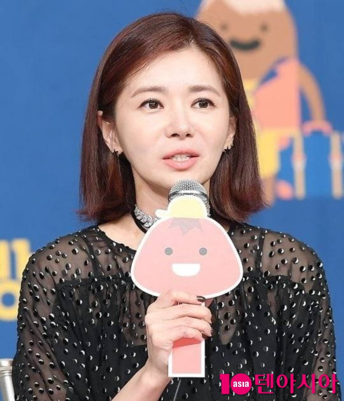 배우 장서희가 취재진의 질문에 답하고 있다. / 사진=텐아시아 DB