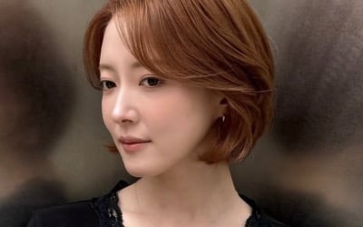 '33세' 이세영, 고혹미 물올랐네…레이스 블라우스 입고 몽환 눈빛 발사