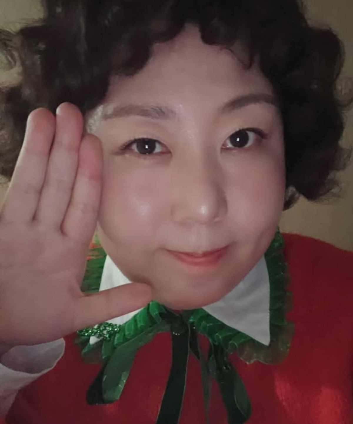 방송인 신기루가 카메라를 향해 포즈를 취하고 있다. / 사진=신기루 SNS