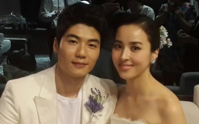 한혜진, 결혼 사진 어제 찍은 듯…♥기성용과 함께한 13년의 세월 "추억 더듬어"