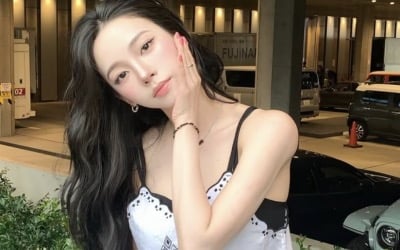 얼굴에서 광이 나네…카리나, 매끈한 도자기 피부로 '미모 리즈 경신'