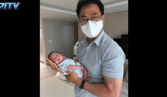 이만기가 세쌍둥이를 품에 안았다. / 사진=만기TV