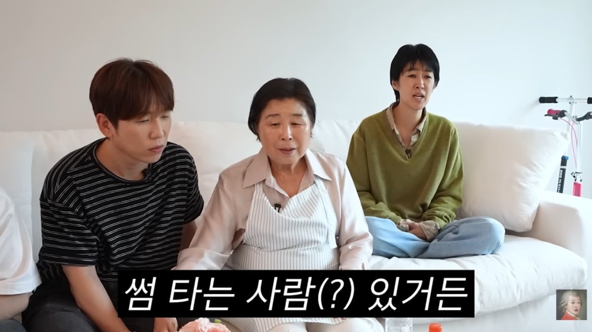 홍진경이 모친의 썸남을 언급했다. / 사진='공부왕찐천재' 유튜브 캡쳐