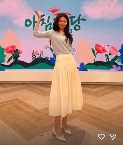 정경호는 결별 후 두문분출인데…최수영, 지상파 나들이까지 나섰다