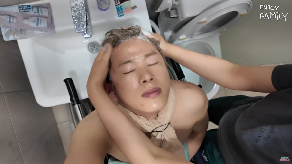 '엔조이커플' 손민수가 십자 인대 수술을 받았다. / 사진=유튜브 채널 '엔조이커플' 영상 캡처