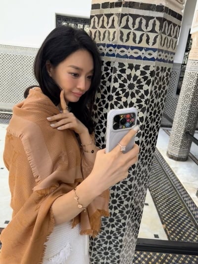'김우빈♥' 신민아, 5살 연하랑 결혼하더니 미모 더 빛나네…깜찍함은 업그레이드