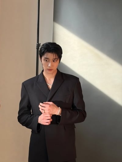 '키 188cm' 김재원, 댕댕남→상남자 제대로 변신했다…촬영 현장마저 화보로 만든 존재감
