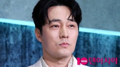 잘나가던 '김부장', 흥행 제동 걸리나…원작자 '일베 의혹' 재조명