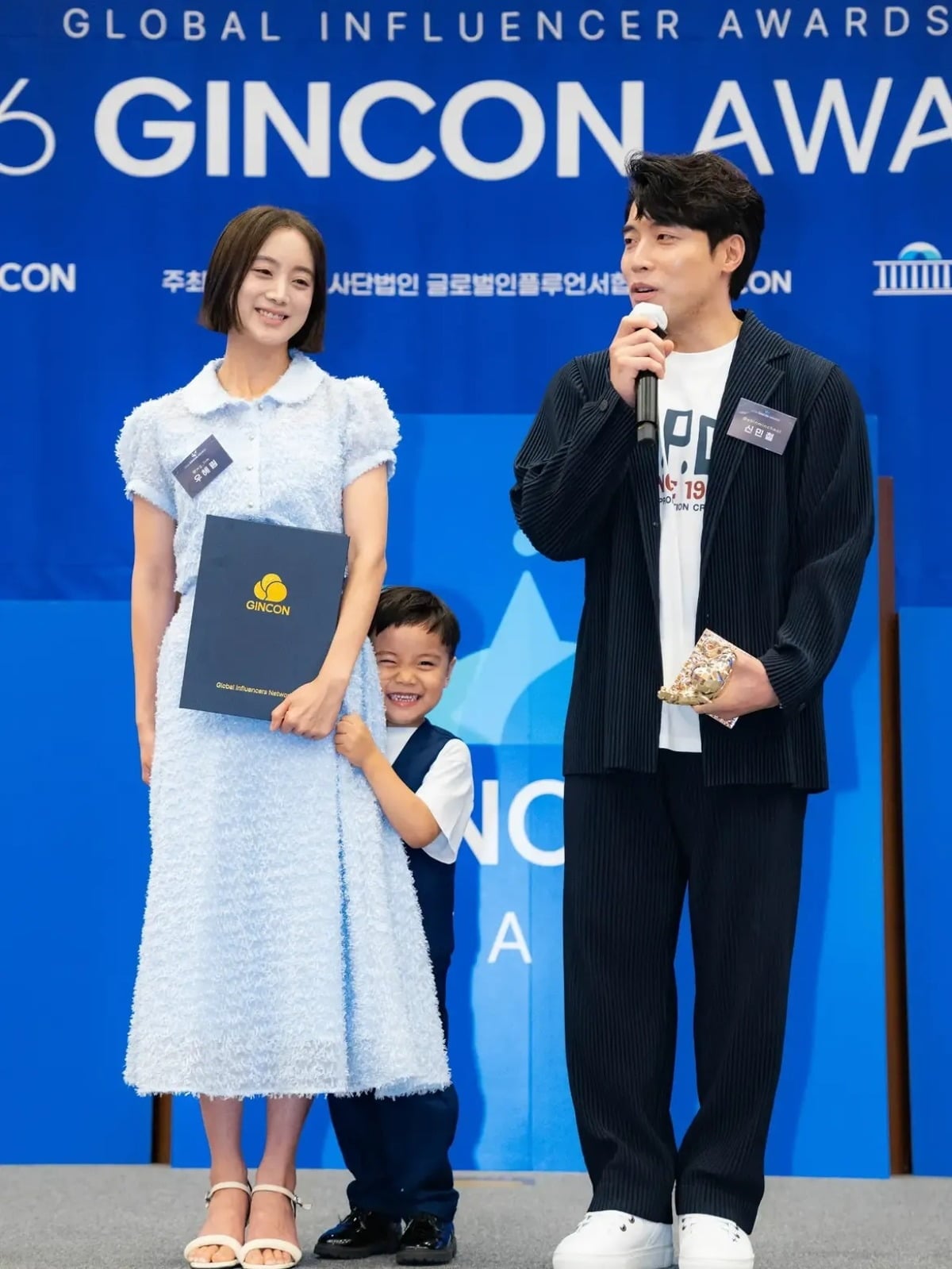 혜림의 남편 신민철이 수상 소감을 말하고 있다. / 사진=혜림 SNS