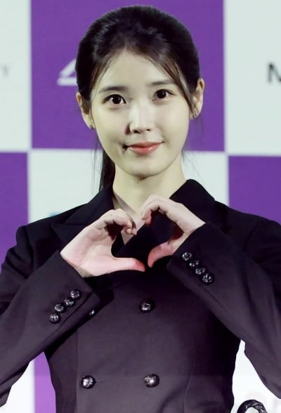 '20주년' 아이유 "성실하게 일하려고 노력, 팬분들께 감사해"('청룡')