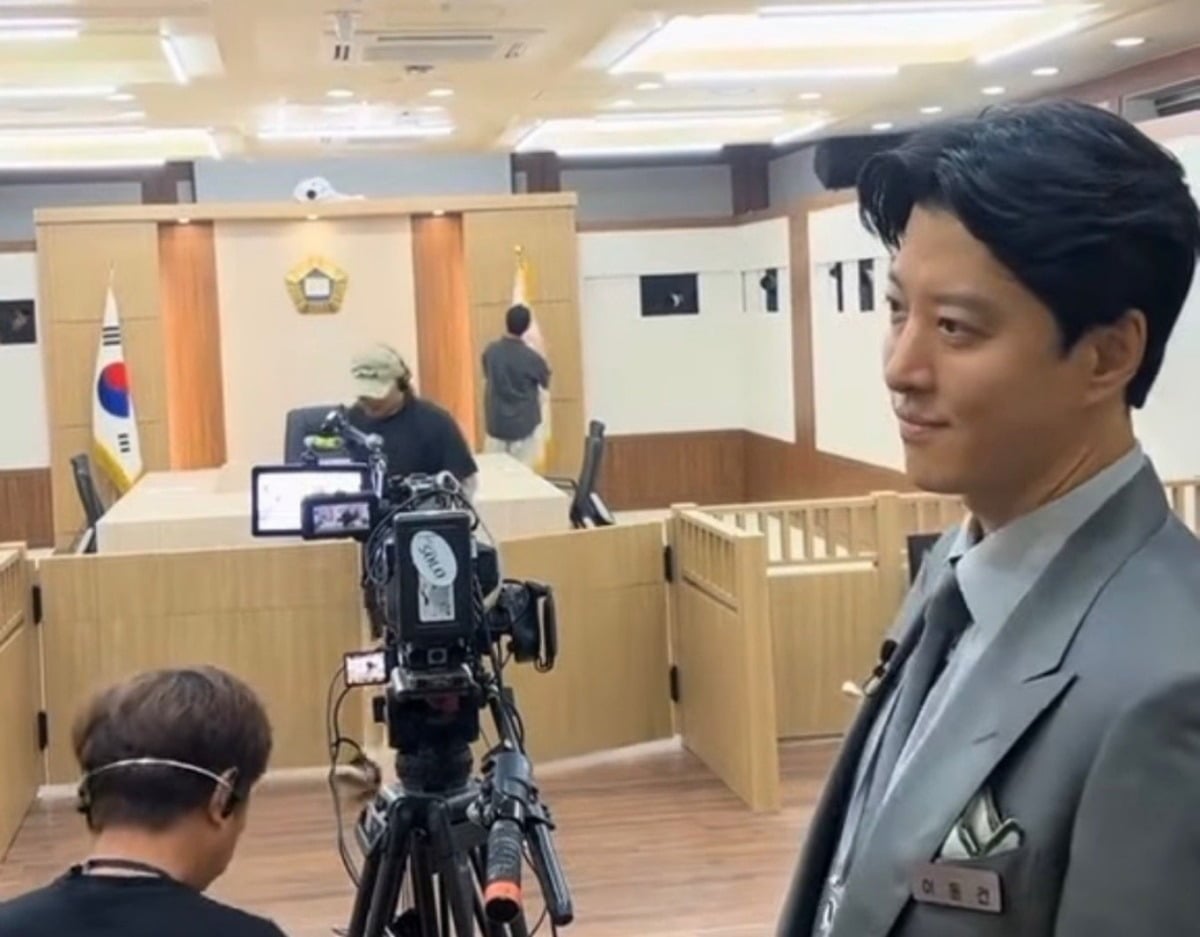 배우 이동건이 '이혼숙려캠프' 현장 사진을 공개했다. / 사진=이동건 SNS 영상 캡처