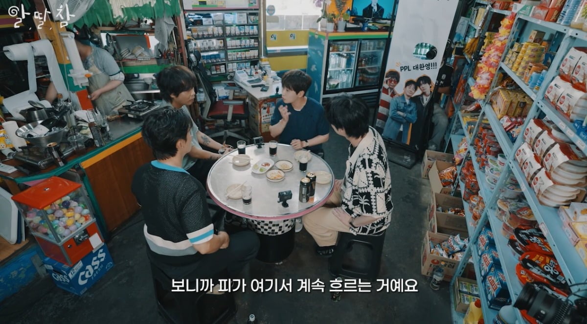 딘딘이 개그맨 허경환과 함께 '진짜 사나이' 촬영 비하인드를 밝혔다. / 사진='알딸딸한참견' 유튜브 영상 캡처