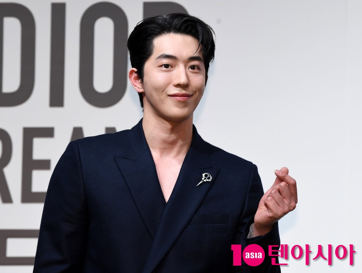 배우 남주혁이 포즈를 취하고 있다 / 사진=텐아시아 DB