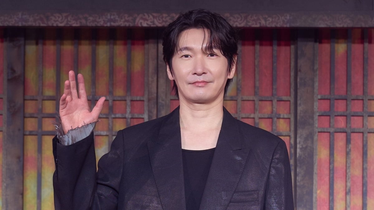 '동궁' 남주혁, 노윤서, 조승우, 최정규 감독이 포즈를 취하고 있다 / 사진제공=넷플릭스