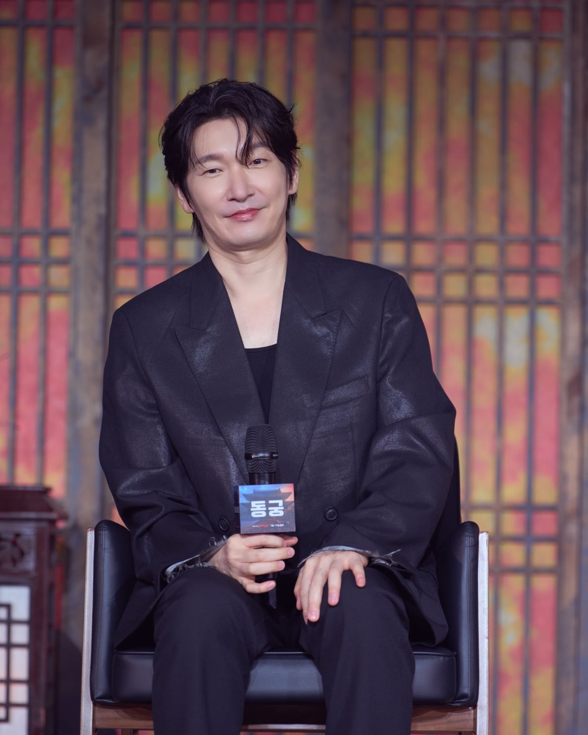 '동궁' 남주혁, 노윤서, 조승우, 최정규 감독이 포즈를 취하고 있다 / 사진제공=넷플릭스