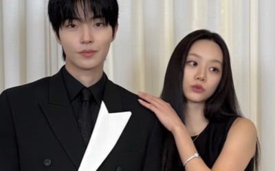 로코 장인 맞네…황인엽, '3세 연하' 혜리와 커플룩 입고 깨알 '손깍지'까지