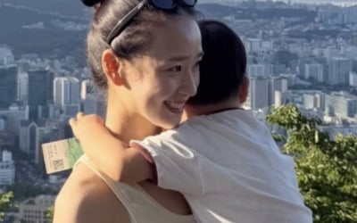 전직 운동선수 맞네…'48kg' 손연재, 뼈말라 팔뚝으로 2세 子 거뜬히 '번쩍'