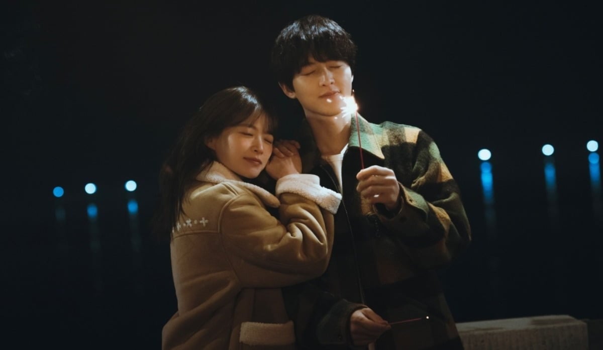 송중기가 출연한 '마이 유스'의 한 장면. '마이 유스'에 대한 시청자들의 호불호가 엇갈렸다. / 사진제공=JTBC