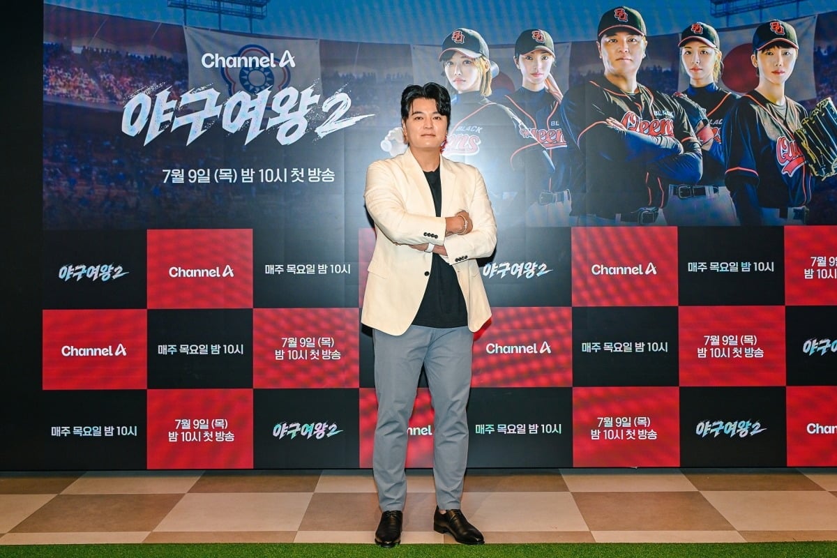 추신수 감독이 포즈를 취하고 있다. / 사진=채널A '야구여왕2'