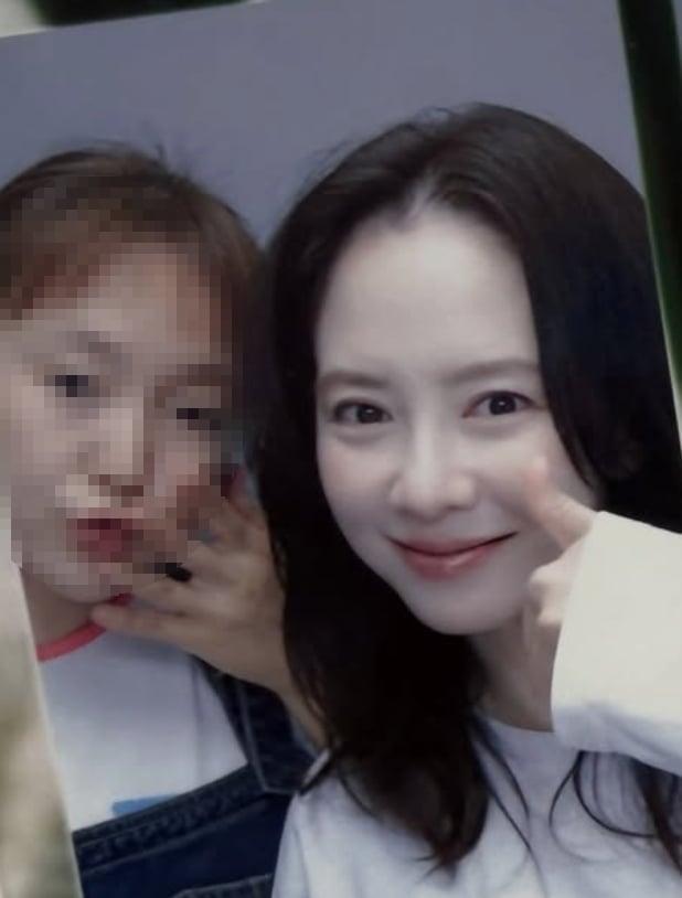 송지효 / 사진 = 제니하우스 청담 SNS