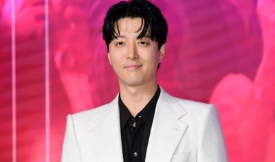 "이동건 맞아?" 제주 카페 접더니 틱톡서 후원 받아…"팬클럽 가입해주세요"
