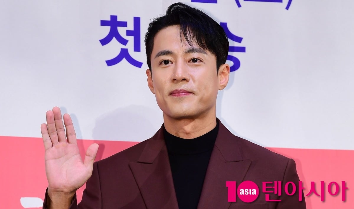배우 고주원이 포즈를 취하고 있다 / 사진=텐아시아 DB