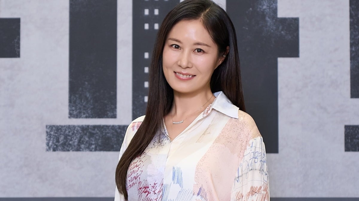 문소리가 파인애플 머리를 소화했다./사진제공=JTBC