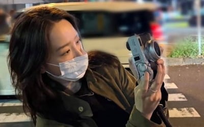 신혜선, 맨땅에 무릎까지 꿇고 무슨 일…몸 사리지 않는 근황