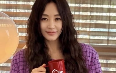 '56세' 김혜수, 오버핏 재킷 속 감춰진 아찔 각선미…명품 기럭지에 '감탄' 쏟아져