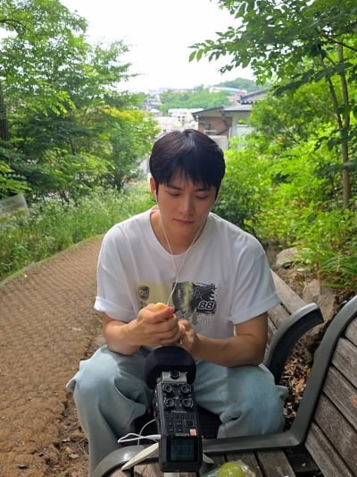 '32세' 강태오, 이렇게 청초할 수 있나…꾸밈없는 일상에도 '훈훈 비주얼'