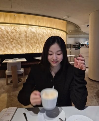 '고우림♥' 김연아, 5살 연하남이 반한 털털한 반전미…발로 강아지 '쓰담' 폭소