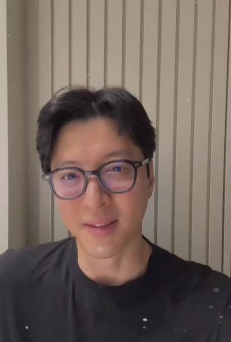 배우 이동건이 틱톡 라이브 방송에 도전한 가운데, 동료 배우들과 재회했다./ 사진=틱톡 라이브 캡쳐