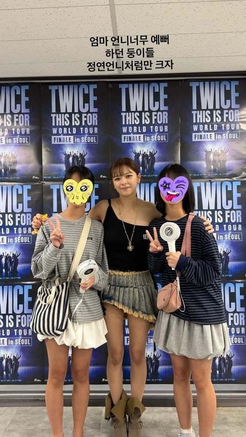 코미디언 정형돈의 쌍둥이 딸들이 그룹 트와이스 멤버 정연과 만난 근황이 공개됐다. / 사진=한유라 SNS