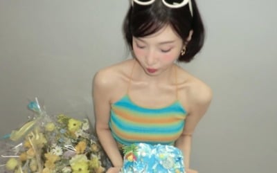뼈말라 조이, 깊게 파인 쇄골→슬림한 팔 라인