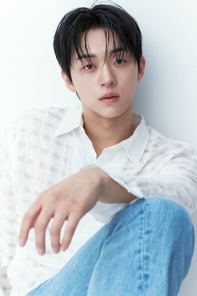 신예은 옆 훈훈한 비주얼 대체 누구길래…신예 유신, 숏폼 드라마 '뱀과 사다리' 출연